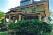 2386 N TERRACE AVE, a American Foursquare house, built in Milwaukee, Wisconsin in 1906.