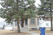 917 W GRAND AVE, a Queen Anne house, built in Port Washington, Wisconsin in 1900.