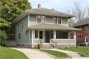 847 N 13TH ST 847 N 13TH ST, a American Foursquare house, built in Manitowoc, Wisconsin in 1917.