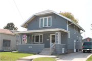 422 N 5TH ST, a Craftsman house, built in Manitowoc, Wisconsin in 1921.