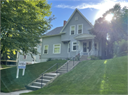 524 N 7th St, a Queen Anne house, built in Manitowoc, Wisconsin in 1902.