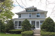 812 N 7TH ST 812 N 7TH ST, a American Foursquare house, built in Manitowoc, Wisconsin in 1908.