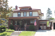 811 HURON ST 811 HURON ST, a American Foursquare house, built in Manitowoc, Wisconsin in 1919.