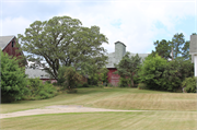 W9624 Black Rd, a Astylistic Utilitarian Building barn, built in Dekorra, Wisconsin in 1900.