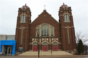 1005 OXFORD AVE, a Late Gothic Revival house of worship, built in Eau Claire, Wisconsin in 1919.