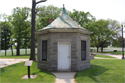 5000 W NATIONAL AVE (W OFF MITCHELL), a Octagon cemetery building, built in Milwaukee, Wisconsin in 1900.