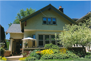 3027 N HACKETT AVE, a Craftsman house, built in Milwaukee, Wisconsin in 1914.