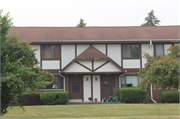 401-543 Hillcrest Ct, a English Revival Styles apartment/condominium, built in Saukville, Wisconsin in 1980.