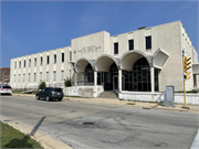 600 W WALNUT ST, a New Formalism large office building, built in Milwaukee, Wisconsin in 1973.