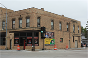 901 S MAIN ST, a Italianate small retail building, built in Oshkosh, Wisconsin in 1875.