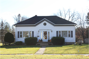 307 10th Ave, a Colonial Revival/Georgian Revival house, built in Antigo, Wisconsin in 1940.