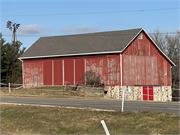 N8480 County Road E, a Astylistic Utilitarian Building bank barn, built in Watertown, Wisconsin in .