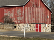 N8480 County Road E, a Astylistic Utilitarian Building bank barn, built in Watertown, Wisconsin in .