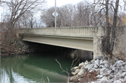 W. Lincoln Avenue over the Kinnickinnic River, a NA (unknown or not a building) concrete bridge, built in Milwaukee, Wisconsin in 1996.