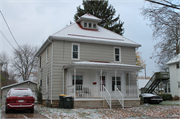 537 LAVALLE ST, a American Foursquare house, built in Reedsburg, Wisconsin in 1909.