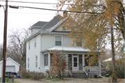 709 E MAIN ST 709 E MAIN ST, a American Foursquare house, built in Reedsburg, Wisconsin in 1910.