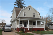 326 WARREN AVE, a Dutch Colonial Revival house, built in Reedsburg, Wisconsin in 1914.