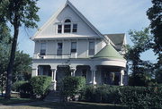 400 E OAK ST 400 E OAK ST, a Queen Anne house, built in Sparta, Wisconsin in 1905.
