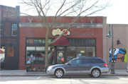 305 E COLLEGE AVE, a Commercial Vernacular small retail building, built in Appleton, Wisconsin in 1917.