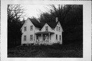 28033 STATE HIGHWAY 27, a Gabled Ell house, built in Portland, Wisconsin in 1890.