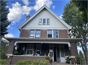 326 W WALKER ST 326 W WALKER ST, a Craftsman house, built in Milwaukee, Wisconsin in 1910.