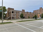2801 W WISCONSIN AVE 2801 W WISCONSIN AVE, a Contemporary live-in care facility/sanitarium, built in Milwaukee, Wisconsin in 1969.