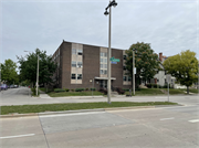 2848 W WISCONSIN AVE, a Contemporary apartment/condominium, built in Milwaukee, Wisconsin in 1962.