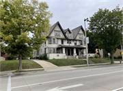 2830-34 W WISCONSIN AVE, a Craftsman apartment/condominium, built in Milwaukee, Wisconsin in 1915.