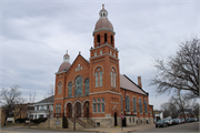 400 West Ave S, a Romanesque Revival house of worship, built in La Crosse, Wisconsin in 1904.