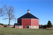 364 LAKE SHORE RD, a Octagon barn-centric, built in Grafton, Wisconsin in 1895.