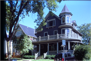 2710 N HACKETT AVE, a Queen Anne house, built in Milwaukee, Wisconsin in 1895.