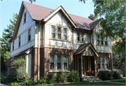 3474 N SUMMIT AVE 3474 N SUMMIT AVE, a English Revival Styles house, built in Milwaukee, Wisconsin in 1920.