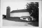 N220 COUNTY HIGHWAY D, a Astylistic Utilitarian Building barn, built in Dale, Wisconsin in 1920.