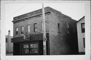 527 N APPLETON ST, a Commercial Vernacular retail building, built in Appleton, Wisconsin in 1914.