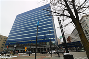 310 W WISCONSIN AVE 310 W WISCONSIN AVE, a Late-Modern large office building, built in Milwaukee, Wisconsin in 1982.