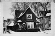 328-330 E HARRIS ST, a Gabled Ell house, built in Appleton, Wisconsin in 1880.