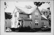 221 S OAK ST, a Gabled Ell house, built in Appleton, Wisconsin in 1895.