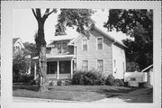 814 E WASHINGTON ST, a Gabled Ell house, built in Appleton, Wisconsin in 1890.