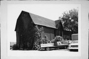 9810 N CEDARBURG RD, a Astylistic Utilitarian Building barn, built in Mequon, Wisconsin in 1895.