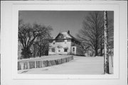 DRUM HILL RD, N SIDE, .3 M W OF COUNTY HIGHWAY S, a Two Story Cube house, built in Rock Elm, Wisconsin in .