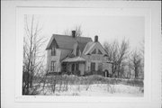 COUNTY HIGHWAY T, W SIDE, .9 M N OF STATE HIGHWAY 128, a Gabled Ell house, built in Spring Lake, Wisconsin in .