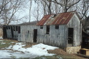 9646 Dunlap Hollow Road, a Astylistic Utilitarian Building corn crib, built in Mazomanie, Wisconsin in .