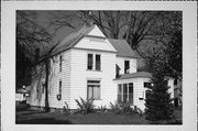 309 N 4TH ST, a Gabled Ell house, built in River Falls, Wisconsin in 1895.