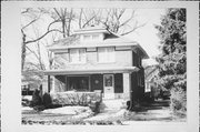 3524 WASHINGTON AVE, a American Foursquare house, built in Racine, Wisconsin in 1922.