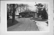5345 W WIND POINT RD, a Usonian house, built in Wind Point, Wisconsin in 1949.