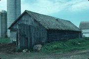 E SIDE OF RIVER RD .75 MI N OF STATE HIGHWAY 8, a Astylistic Utilitarian Building barn, built in Knox, Wisconsin in 1930.