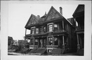 1724-1730 N Dr. William Finlayson St (AKA 1724-1730 N 5TH ST), a Queen Anne row house, built in Milwaukee, Wisconsin in 1895.