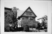 839 - 841 11TH ST, a Craftsman duplex/two-flat, built in Milwaukee, Wisconsin in 1870.