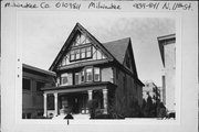 839 - 841 11TH ST, a Craftsman duplex/two-flat, built in Milwaukee, Wisconsin in 1870.