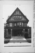 839 - 841 11TH ST, a Craftsman duplex/two-flat, built in Milwaukee, Wisconsin in 1870.